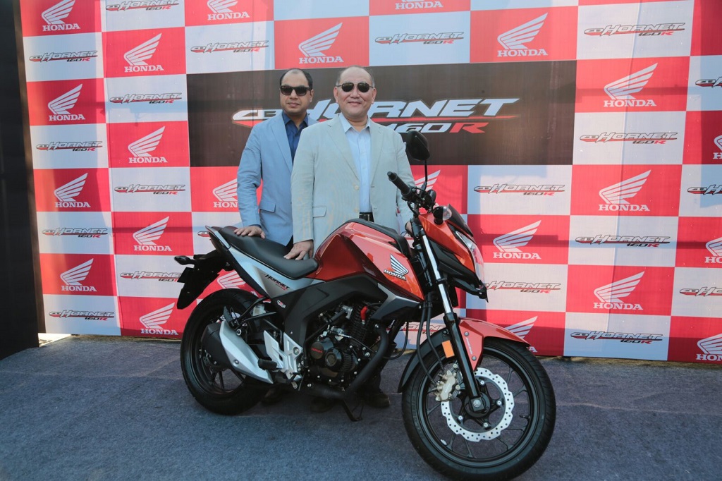 Mr. Keita Muramatsu, President & CEO, HMSI & Mr. Yadvinder Singh Guleria, Senior Vice President, Sales and Marketing, HMSI launches CB Hornet 160R in Goa