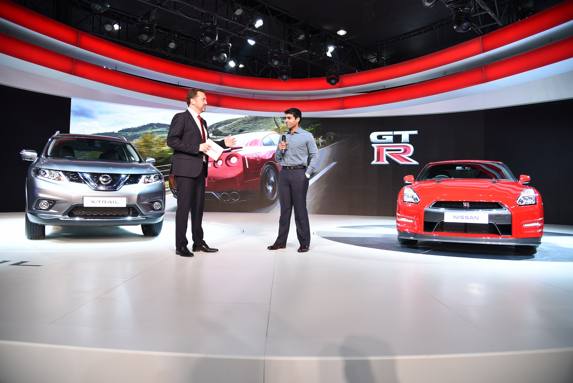 Picture 3 - Guillaume Sicard - President, Nissan India Operations along with F1 rally driver Karun Chandhok at the showcase of X-Trail and GT-R in India
