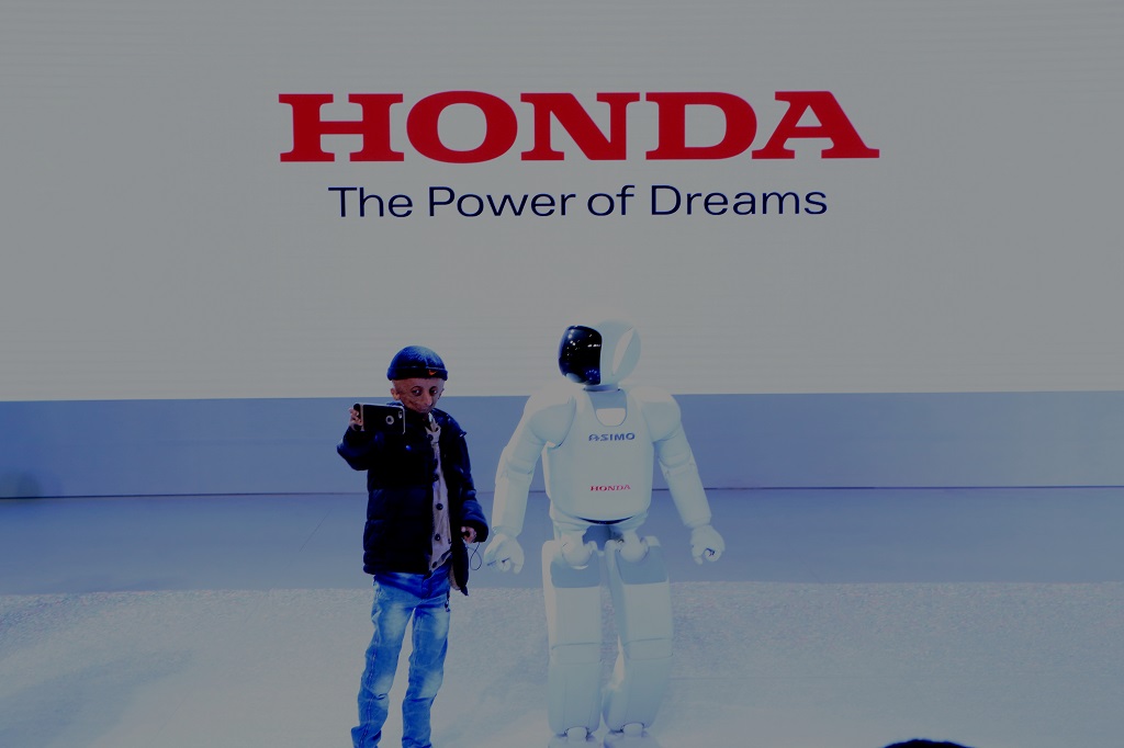 Special Child Nihal taking selfie with Honda Asimo(Advanced Step in Innovative Mobility)
