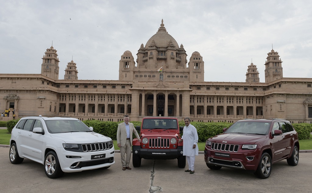 L-R- Mr. Kevin Flynn, President and MD, FCA India and Maharaja Gaj Singh, Jodhpur with SRT, GC and Wrangler