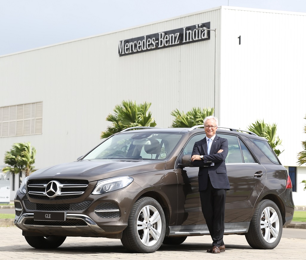Mr Roland Folger, MD and CEO, Mercedes-Benz India with the Mercedes-Benz GLE 400 4MATIC