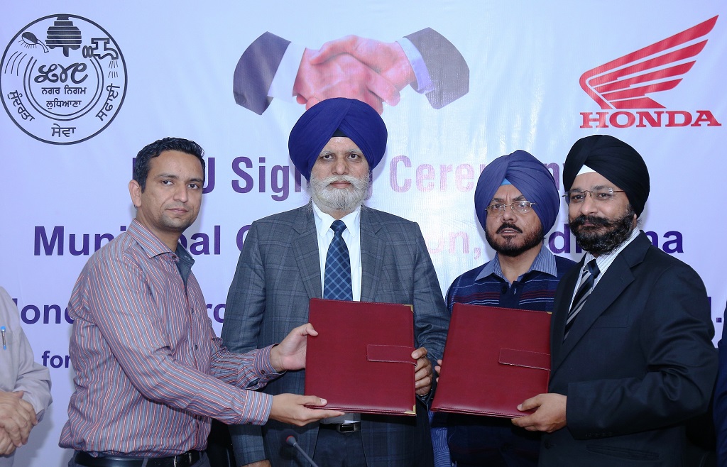 Sr. official from Ludhiana Municipal corporation & Honda at MoU signing ceremony of Traffic Training Park in Ludhiana, today