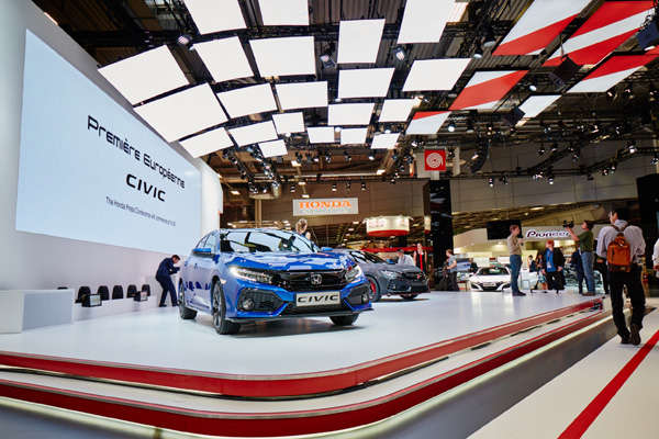 civic-hatchback-and-type-r-prototype-take-center-stage-at-paris