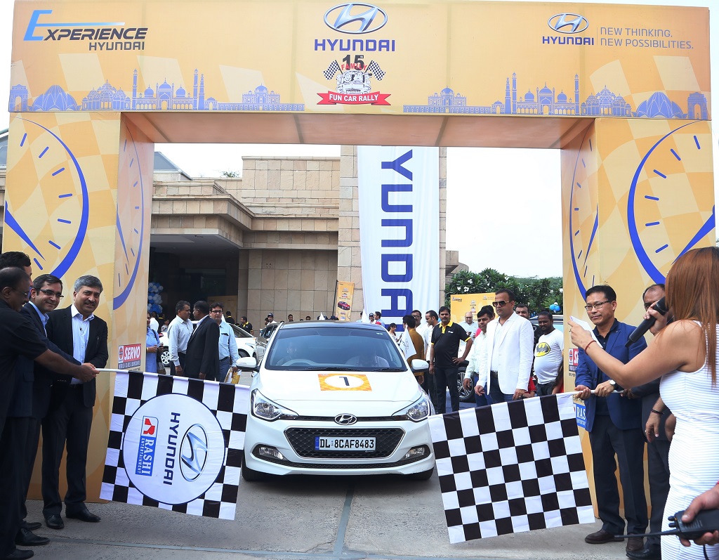 mr-b-s-jeong-director-sales-marketing-hyundai-motor-india-ltd-along-with-hmil-officials-flagged-of-the-elite-i20-fun-drive-in-new-delhi