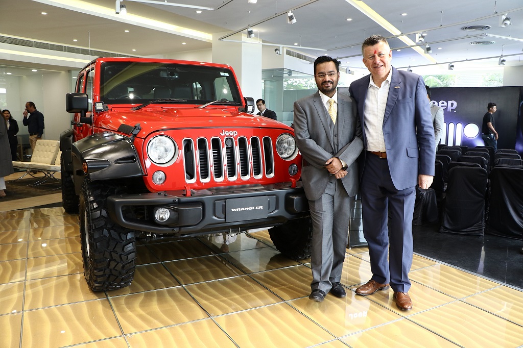 mr-kevin-flynn-president-and-managing-director-fca-india-inaugurated-indias-first-jeep-destination-store-in-ahmedabad-2
