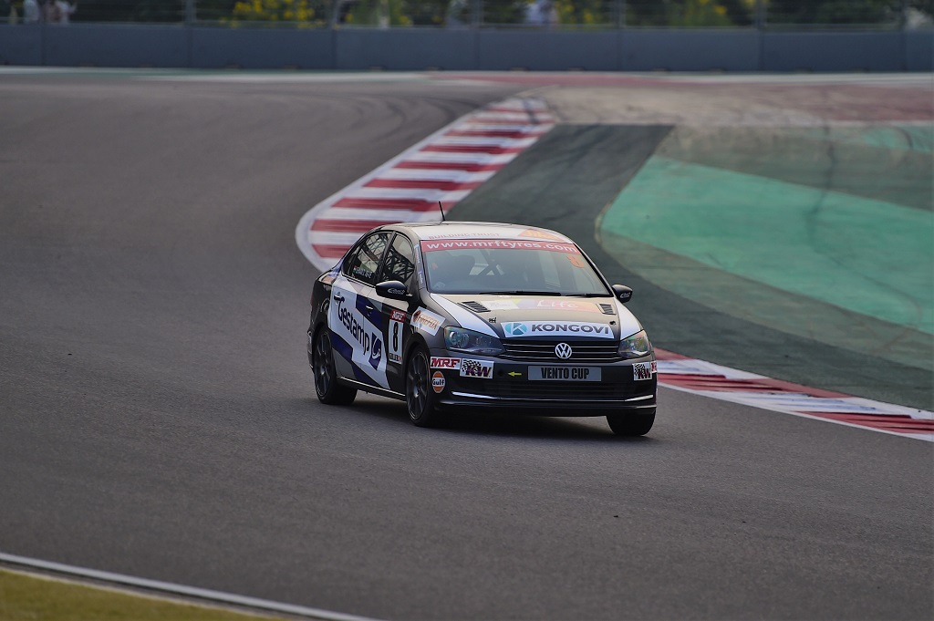 pole-sitter-ishaan-dodhiwala-in-action-during-the-qualifying-session