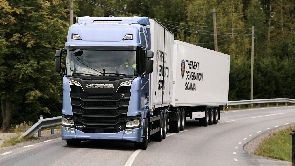 transport-writers-take-scanias-new-truck-generation-out-on-the-road-1