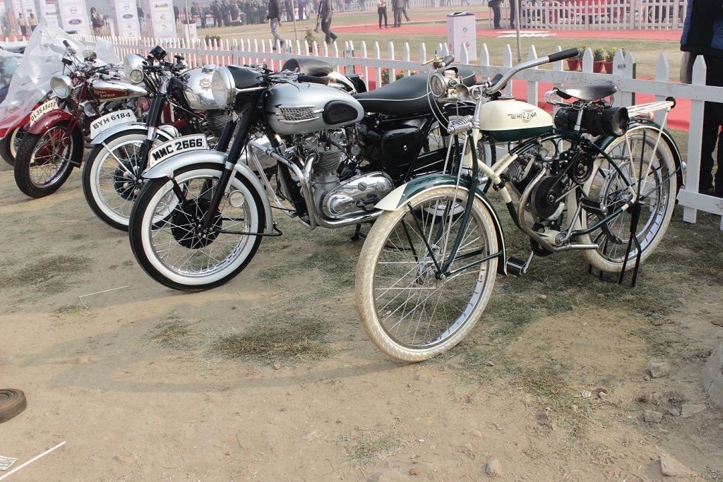 1st-day-of-21-gun-salute-vintage-car-show-at-red-fort-2