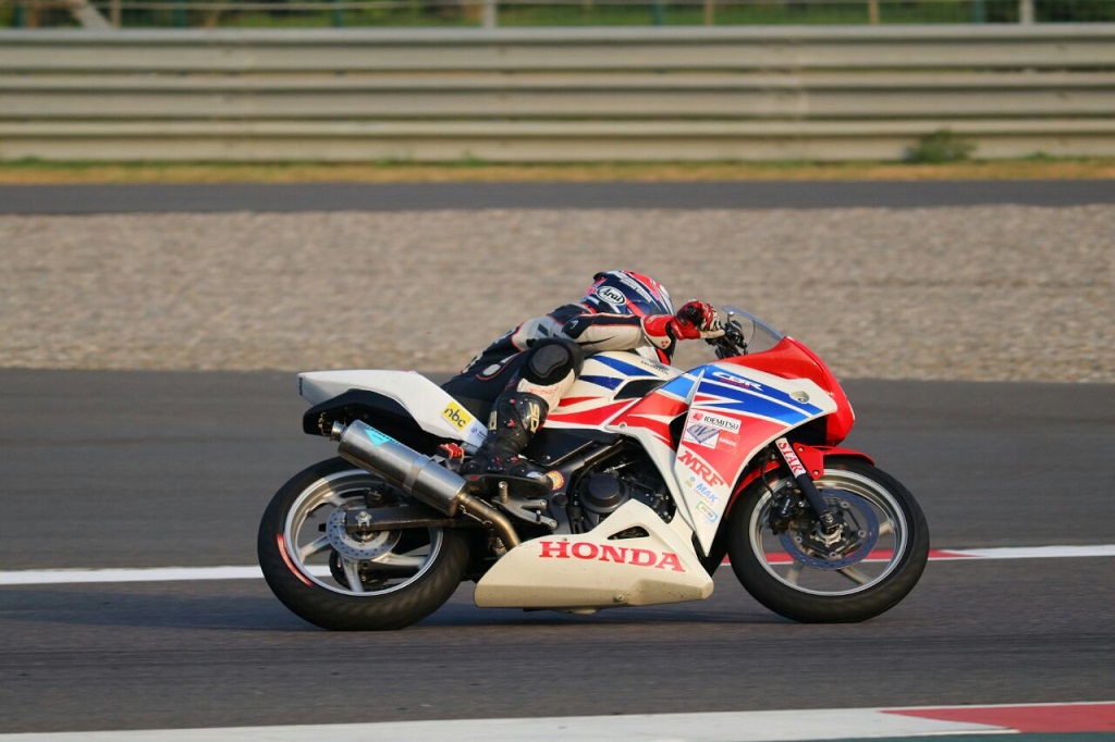 honda-cbr-250cc-open_rider-in-action