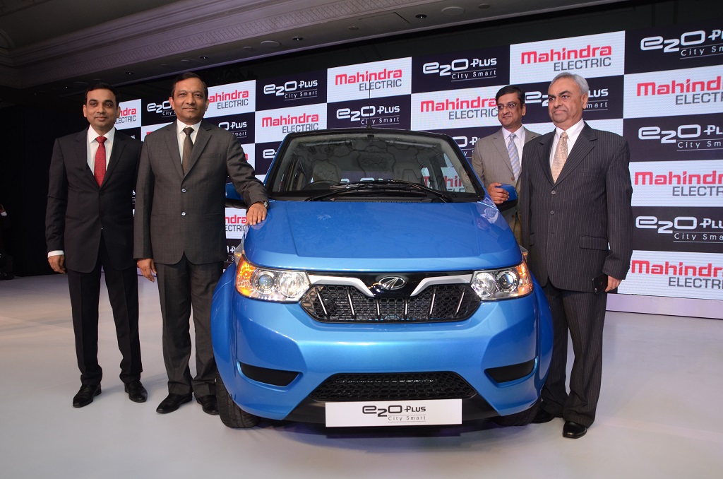 mahindra-drives-in-its-new-electric-citysmart-car-the-e2oplus