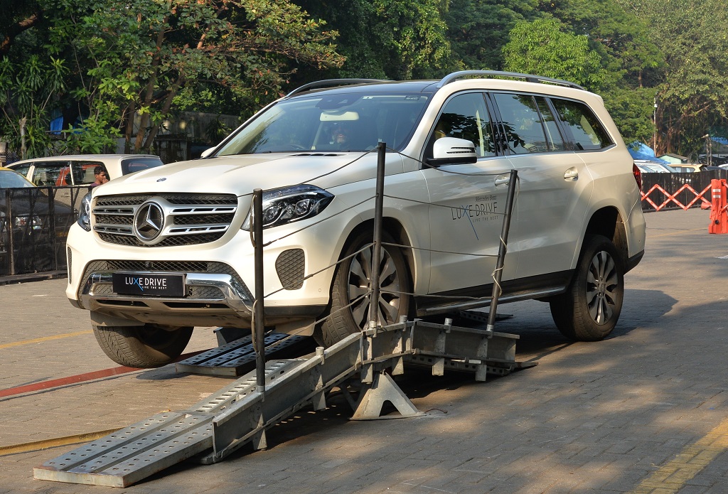 mercedes-benz-luxe-drive-at-the-upbeat-and-glamorous-mahalaxmi-race-course-in-mumbai