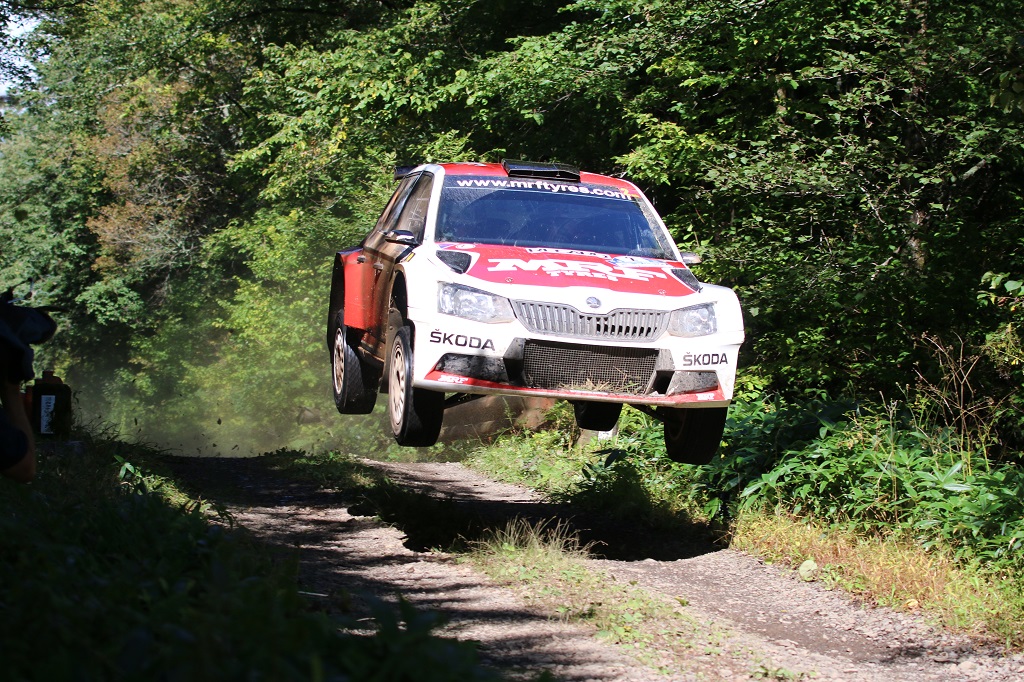 skoda-and-championship-leader-gill-have-first-match-point-in-title-race-2