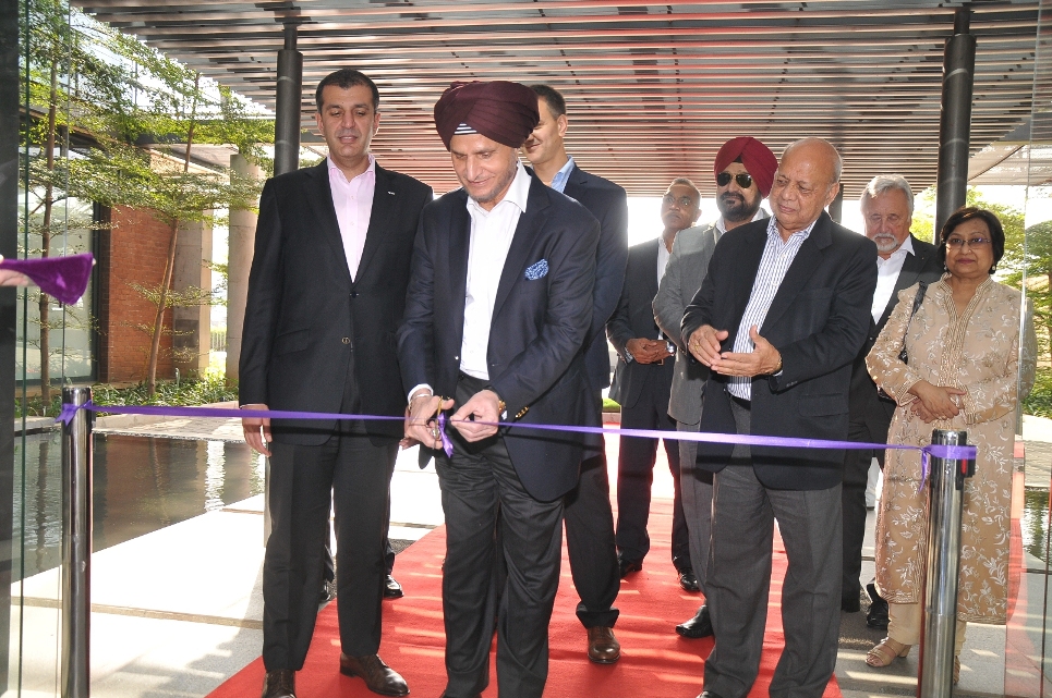 onkar-s-kanwar-chairman-apollo-tyres-inaugurating-the-global-rd-centre-asia-with-members-of-the-board-and-senior-management-team-standing-beside-him