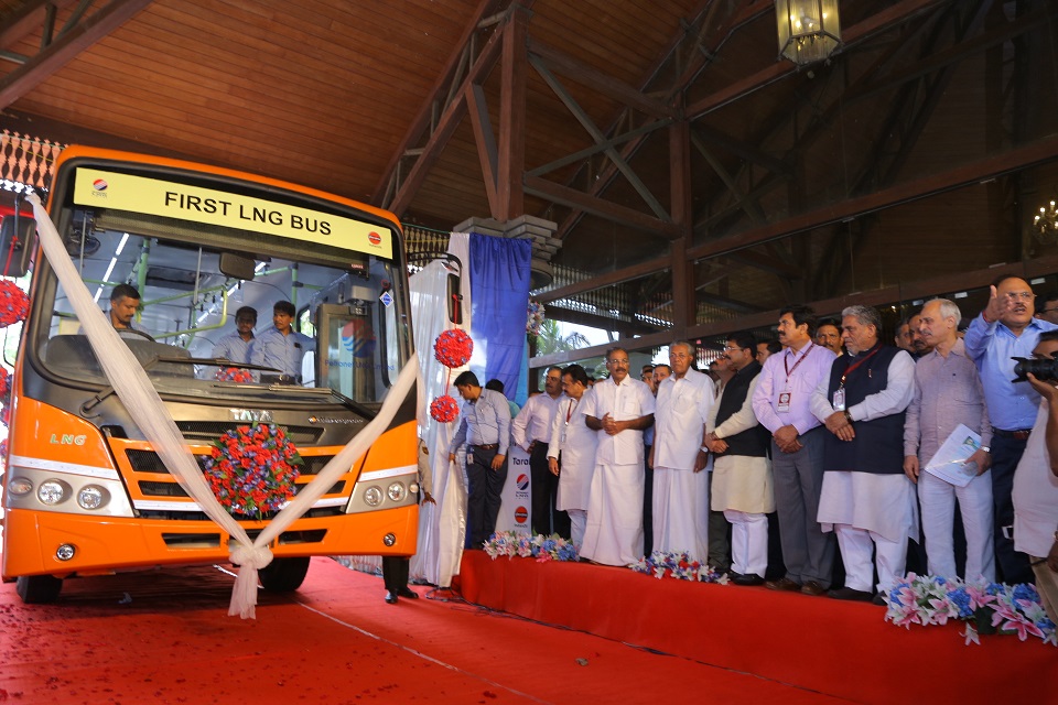 At an event in Kerala, Tata Motors today displayed the country’s first LNG bus in the presence of Hon’ble Minister of MoPNG (Ministry of Petroleum and Natural Gas) Shri Dharmendra Pradhan and Hon’ble Chief Minister of Kerala Shri Pinarayi Vijayan