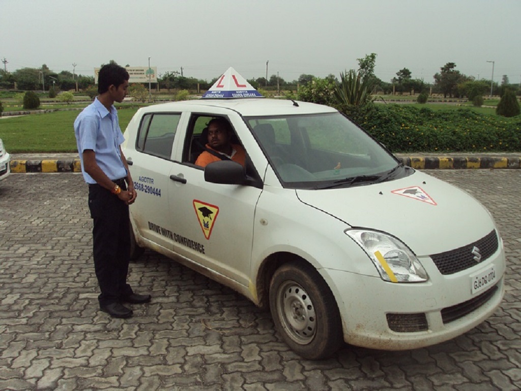 10000-tribal-youth-benefit-from-maruti-suzuki-and-gujarat-governments-driving-training-initiative-9