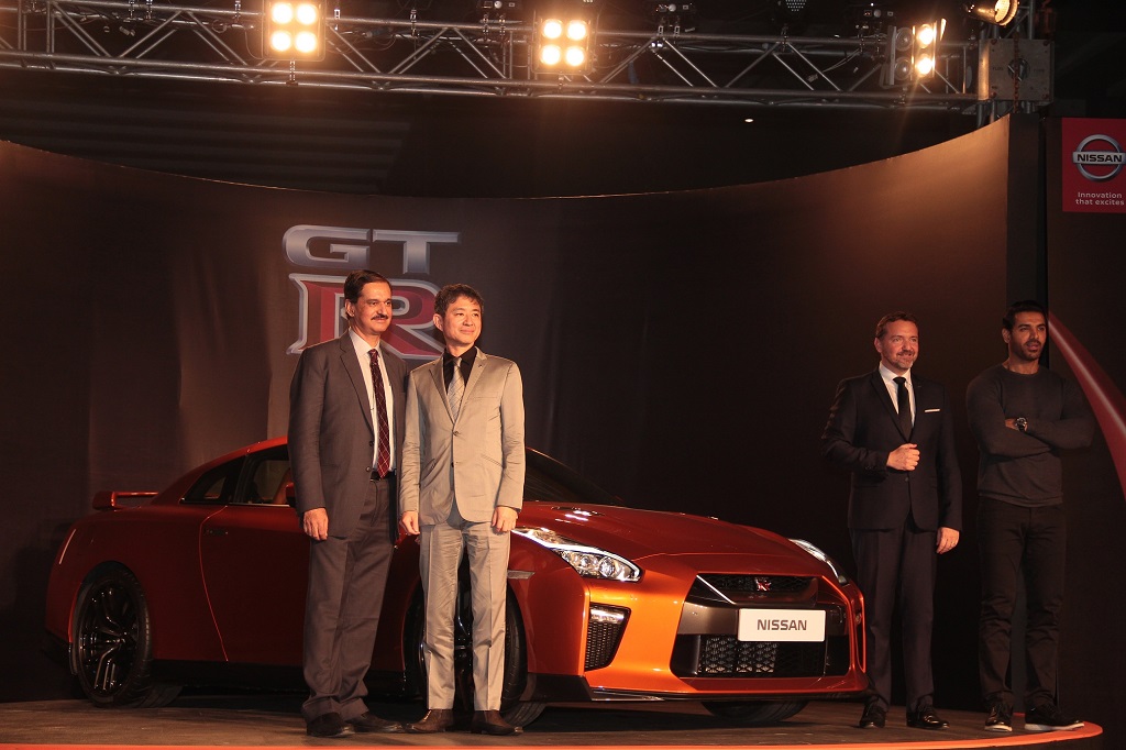 (L – R) Arun Malhotra, MD – NMIPL, Hiroshi Tamura, Chief Product Specialist, Nissan GT-R, John Abraham and Guillaume Sicard, President, Nissan India Operations at the launch of Nissan 2017 GT-R