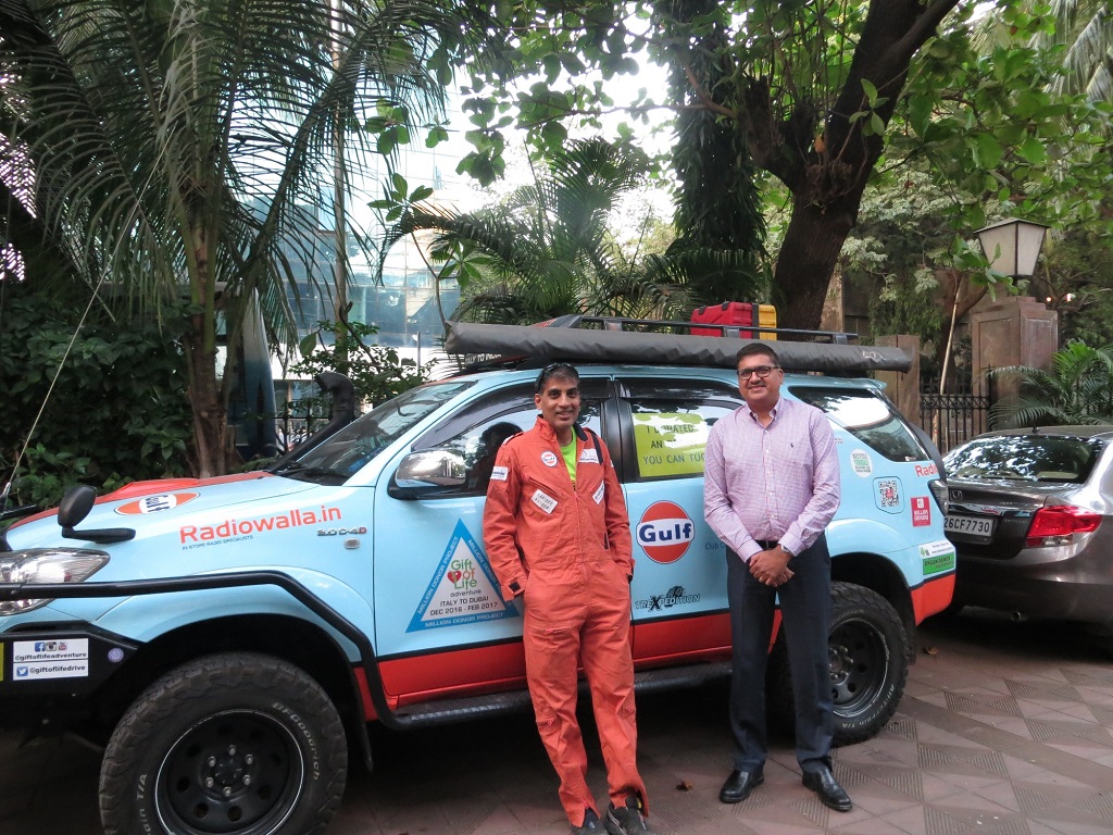 image-2-left-to-right-mr-anil-srivatsa-along-with-mr-ravi-chawla-at-the-gift-of-life-adventure-flag-off