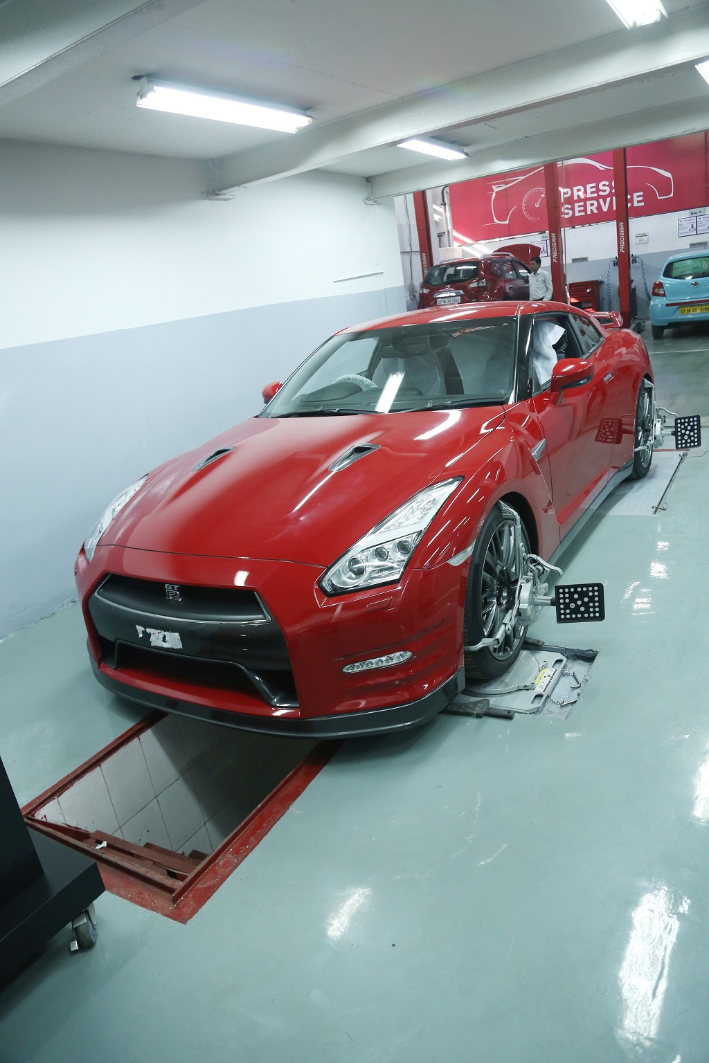 nissan-gt-r-on-alignment-bay
