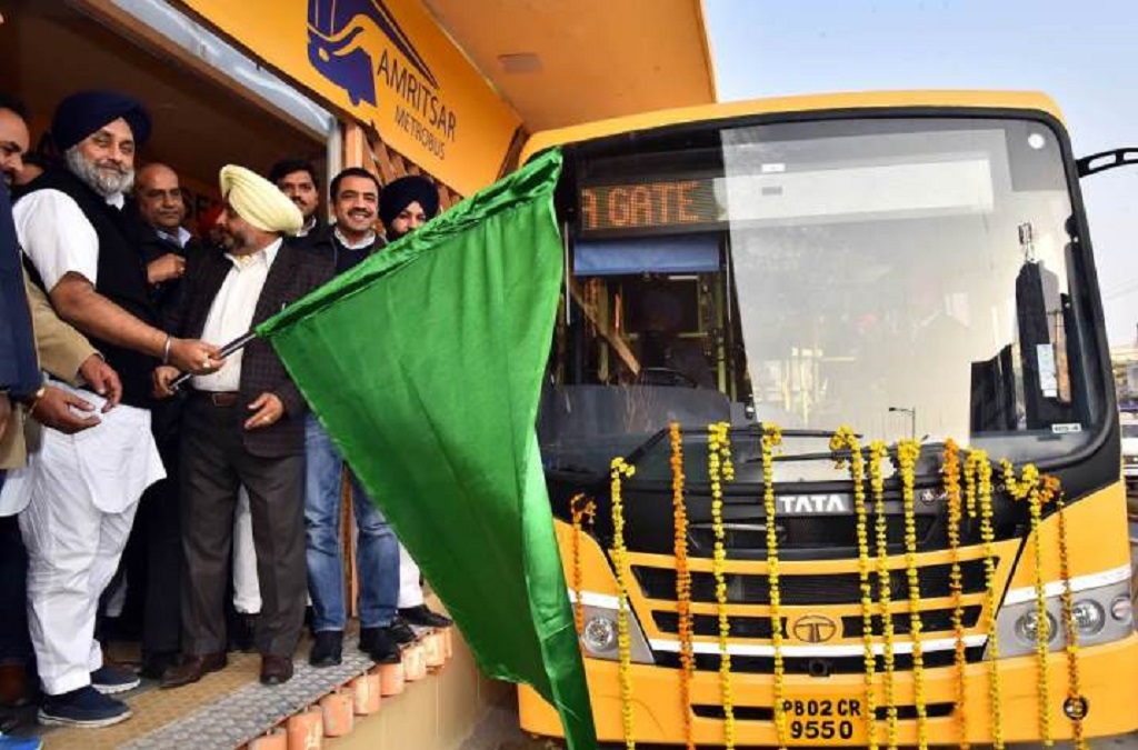 punjab-deputy-cm-s-sukhbir-singh-badal-flagging-off-the-first-metro-bus-in-amritsar