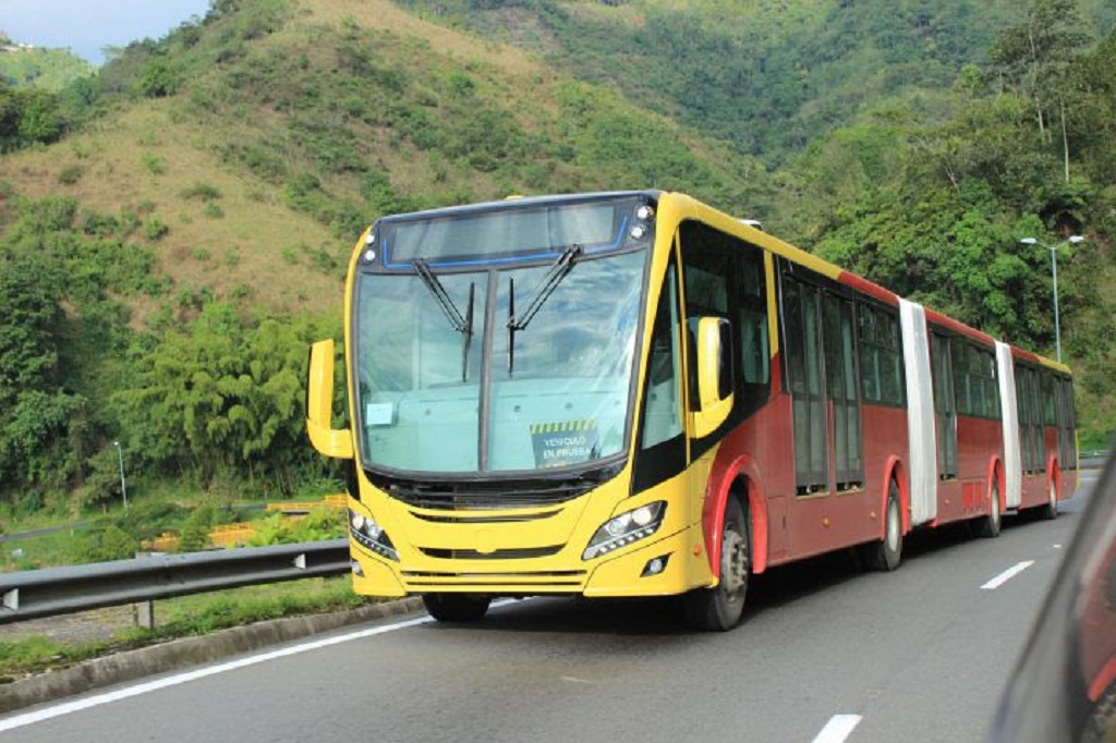 scania-unveils-first-bi-articulated-euro-6-gas-bus