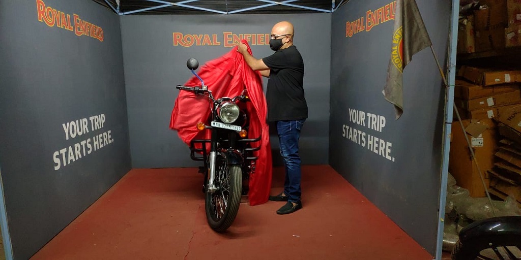 Royal Enfield delivers 1200 motorcycles to customers in Mumbai on Vijay Dashami (2)