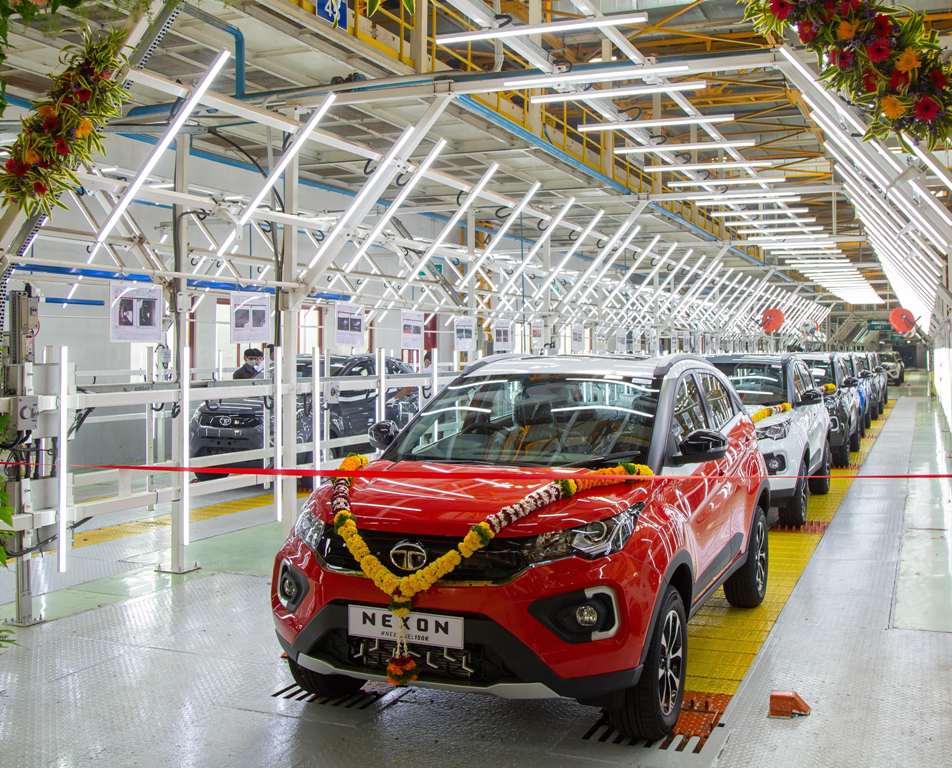 Tata Motors rolls out the 1,50,000th Nexon – India’s 1st GNCAP 5 Star Rated Car (1)